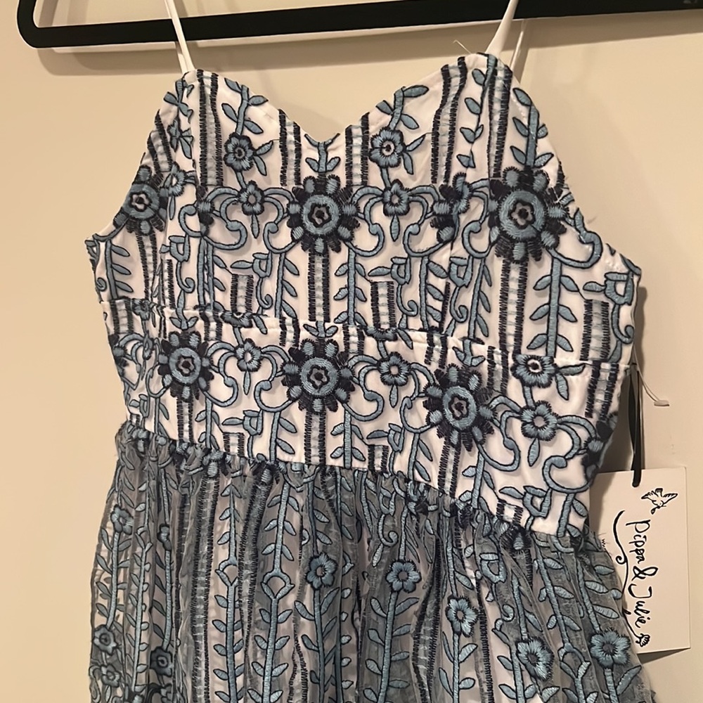 Pippa and Julie he MIDI Garden Dress - Picture 2 of 3